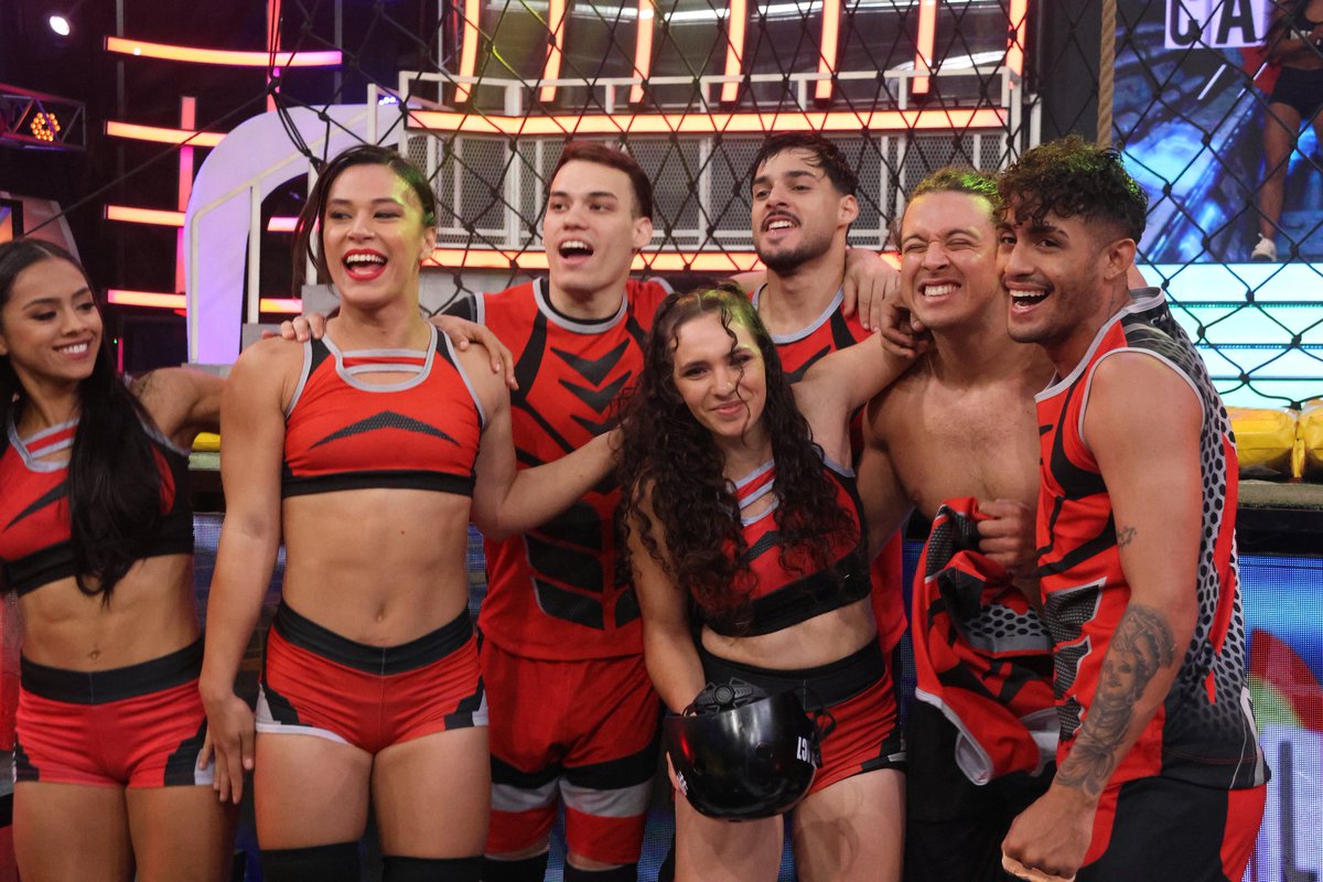Calle_7PY's tweet image. TODOS FELICES 🤩💥
El Equipo Rojo eligió el pase de #AthosC7 a la Furia Roja 👊🏼🔥 

#ElvioC7 va a la Marea Amarilla y celebran por lo alto 💛✨️

#Calle7Fase1🟡🔴