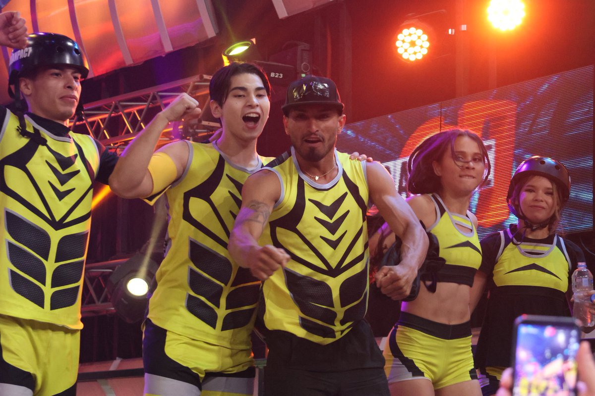 Calle_7PY's tweet image. TODOS FELICES 🤩💥
El Equipo Rojo eligió el pase de #AthosC7 a la Furia Roja 👊🏼🔥 

#ElvioC7 va a la Marea Amarilla y celebran por lo alto 💛✨️

#Calle7Fase1🟡🔴