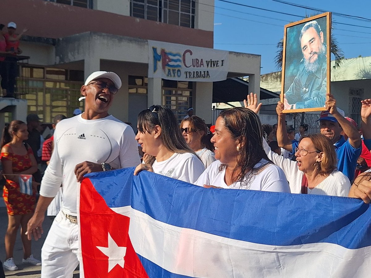 OliveraDon31353's tweet photo. Trabajadores del Centro Universitario Municipal Contramaestre perteneciente a la UO en el desfile por el día internacional de los trabajadores. https://t.co/cU0i1ChCXd