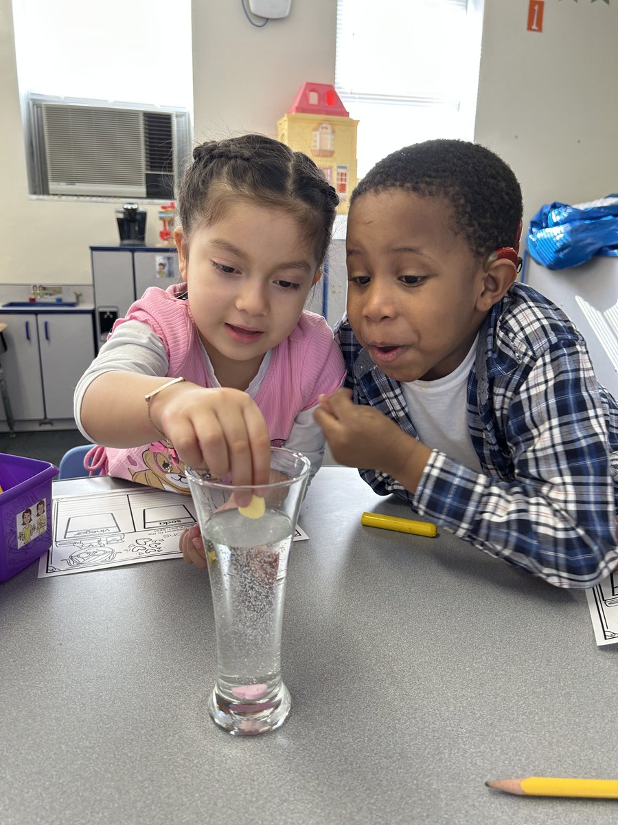 KatzenbachNJSD's tweet image. Who knew science could be so sweet? 🧪🍭 Sink or float—what’s your prediction? #katzenbachschool #ASL #sinkorfloat #science