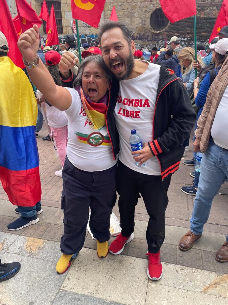 Daniel Mendoza Leal - Delator (@elquelosdelata) on Twitter photo Marché con mis amigos. ¡Si a la consulta! ¡Viva mi patria hermosa! ¡Viva <a href="/petrogustavo/">Gustavo Petro</a>!... ¡Y VIVA VIVA VIVA VIVA <a href="/GustavoBolivar/">Gustavo Bolívar</a>, el próximo presidente de Colombia! Marché con mis amigos. ¡Si a la consulta! ¡Viva mi patria hermosa! ¡Viva <a href="/petrogustavo/">Gustavo Petro</a>!... ¡Y VIVA VIVA VIVA VIVA <a href="/GustavoBolivar/">Gustavo Bolívar</a>, el próximo presidente de Colombia!