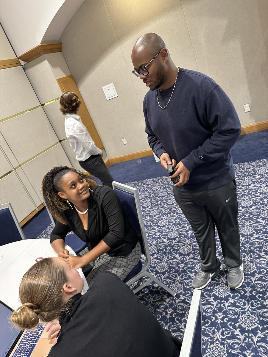 RidgeInteracts's tweet image. time to celebrate, show love & pride to our Spartan @MiamiHerald #2025SilverKnightNominees
this year’s interview sessions our nominees received mentorship from #SpartanAlumni & Silver Knight nominee & Honorable Mention Winner Martavius Lyons- wishing the best for May 14!