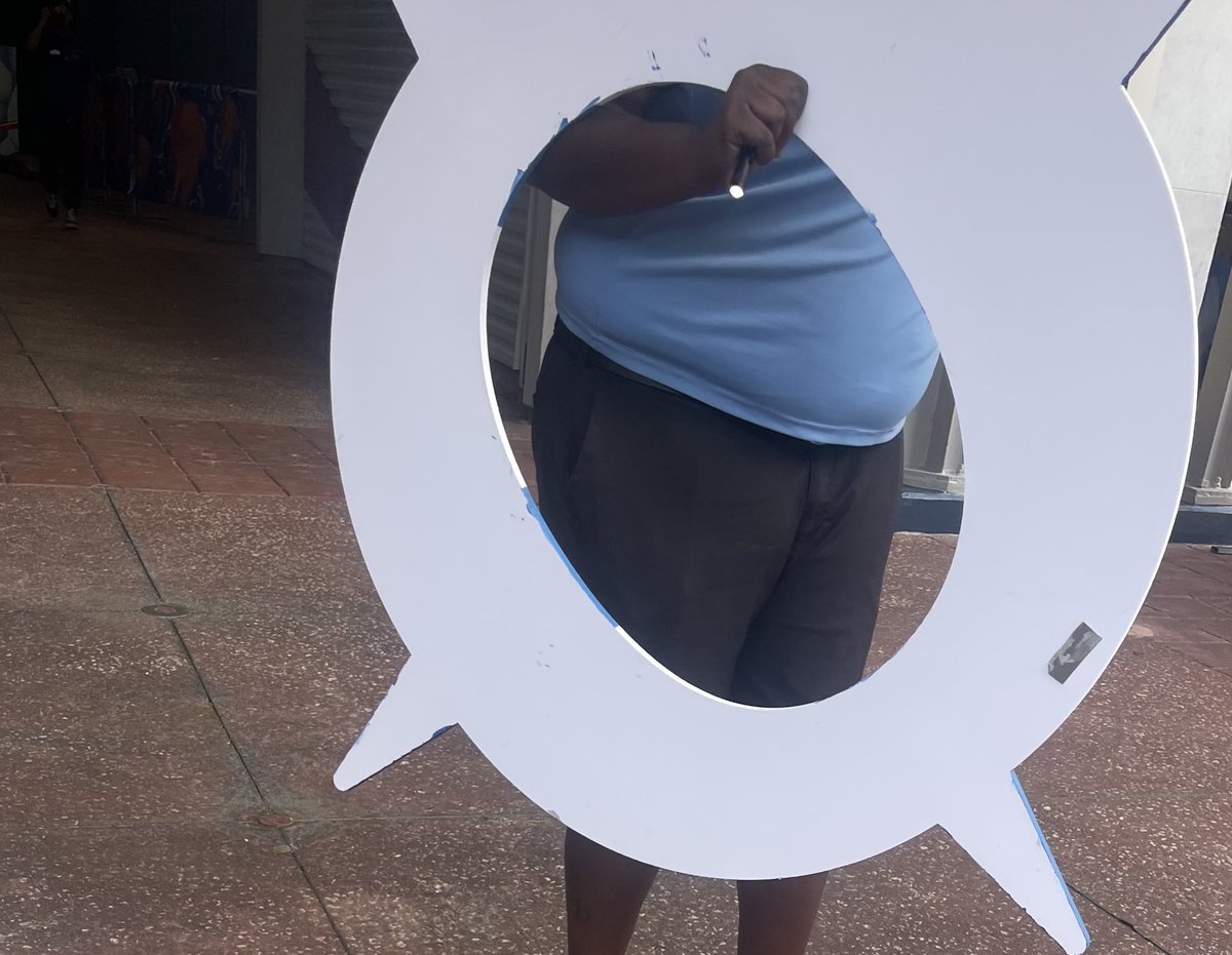 adventure2595's tweet photo. While waiting for Expedition Odyssey the letter O feel off and hit a lady. Barricades were also moved back. https://t.co/LPiYUHMV8s