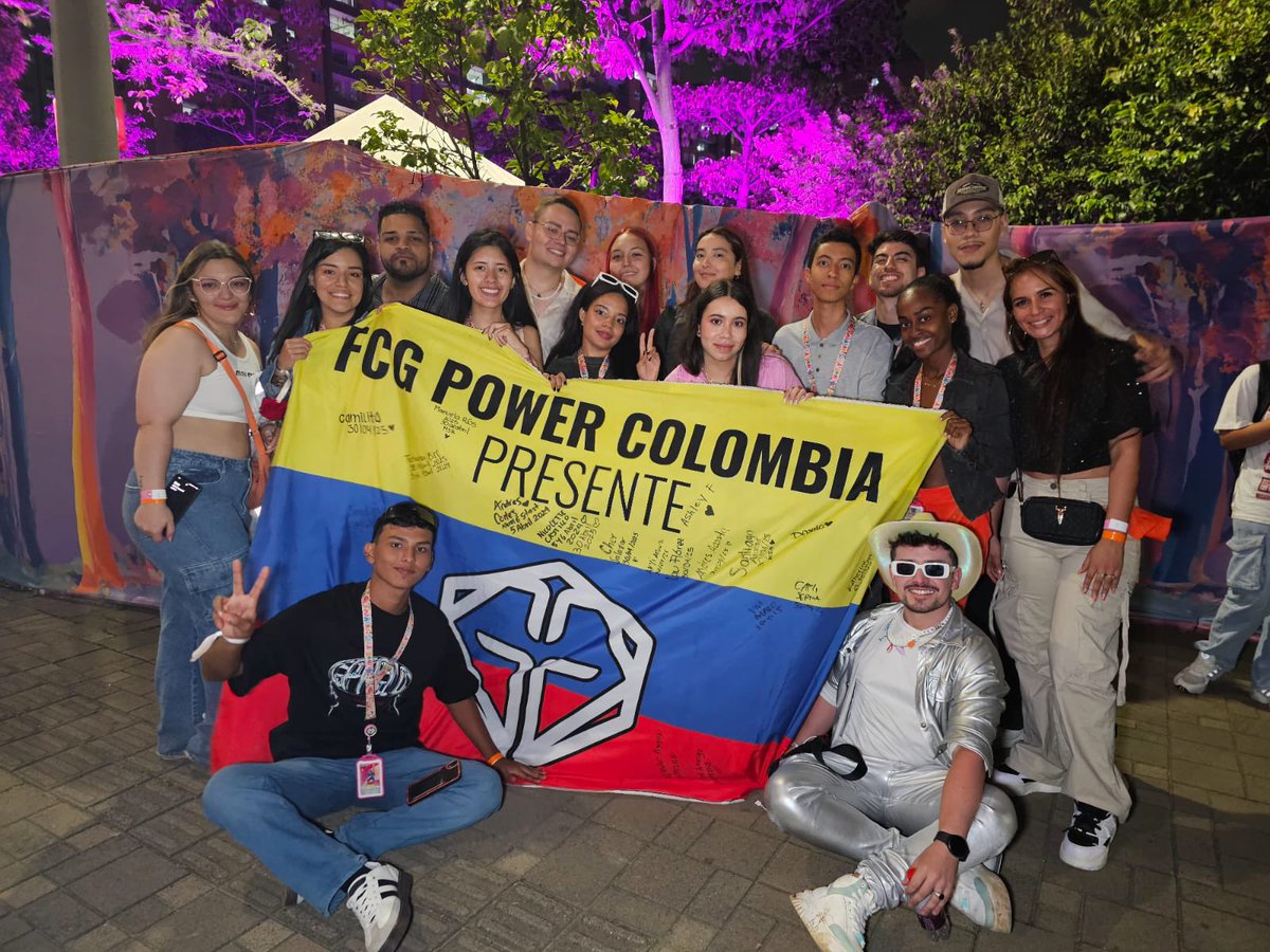 GTEAM COLOMBIA 🇨🇴

Que lindo fue coincidir con cada uno , por más momentos así 🥹🫶🏻

MAÑANA FUE MUY BONITO 🌸