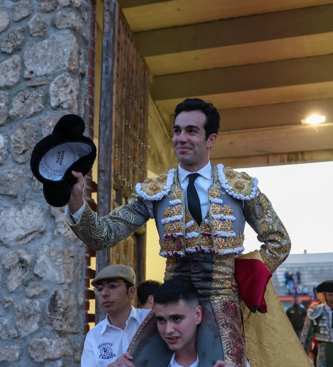 Chicuelinas y Tafalleras (@chicuelina61895) on Twitter photo 📝 CRÓNICAS
👉 Corridas triunfales en Almoguera y Horche
chicuelinasytafalleras.com/cronicas/corri… <a href="/toros_ELPILAR/">Ganadería EL PILAR</a> <a href="/InfoTomasRufo/">Tomás Rufo</a> 📝 CRÓNICAS
👉 Corridas triunfales en Almoguera y Horche
chicuelinasytafalleras.com/cronicas/corri… <a href="/toros_ELPILAR/">Ganadería EL PILAR</a> <a href="/InfoTomasRufo/">Tomás Rufo</a>