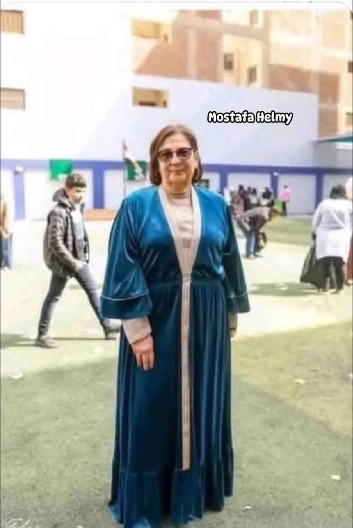 وفاء ادور مديرة مدرسة ياسين اتعمل لها فيزة وتذاكر طيارة في ٤٨ ساعة وطارت الي امريكا طيب مين اللي خلص تذكرة الطيران والحاجات دي ..بلد ساكسونيا !