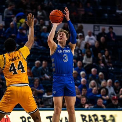 AGGIE HOOPS NEWS!!! Former Air Force Academy WING Luke Kearney has committed to Utah State. Here is my article detailing his commitment. Please click the link below, and thank you for reading!!

bigblueusuaggienews.com/2025/05/01/uta…