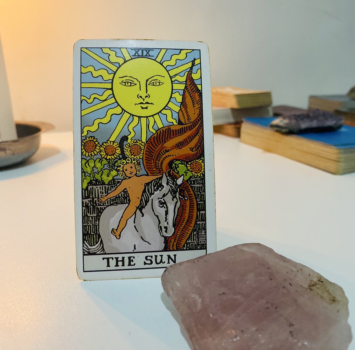 ♈️✨Áries • Maio:

O sol vai brilhar inteiro pra você, Ariano!
Maio promete ser melhor do que Abril e muito mais empolgante também, você estará chamando atenção e sendo destaque em muitas áreas da sua vida – o que é ótimo, mas pode ser difícil de se lidar já que essa atenção