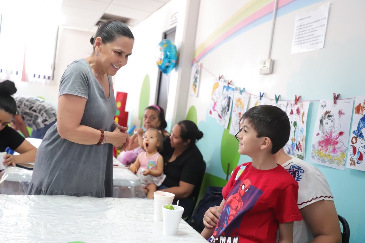 DIFCoah's tweet image. Durante su gira de trabajo por la región Laguna, la Presidenta Honoraria del DIF Coahuila, Liliana Salinas Valdés, visitó el Centro de Investigación y Atención del Autismo para celebrar con gran cariño el Día de la Niña y el Niño 🎉👧👦.