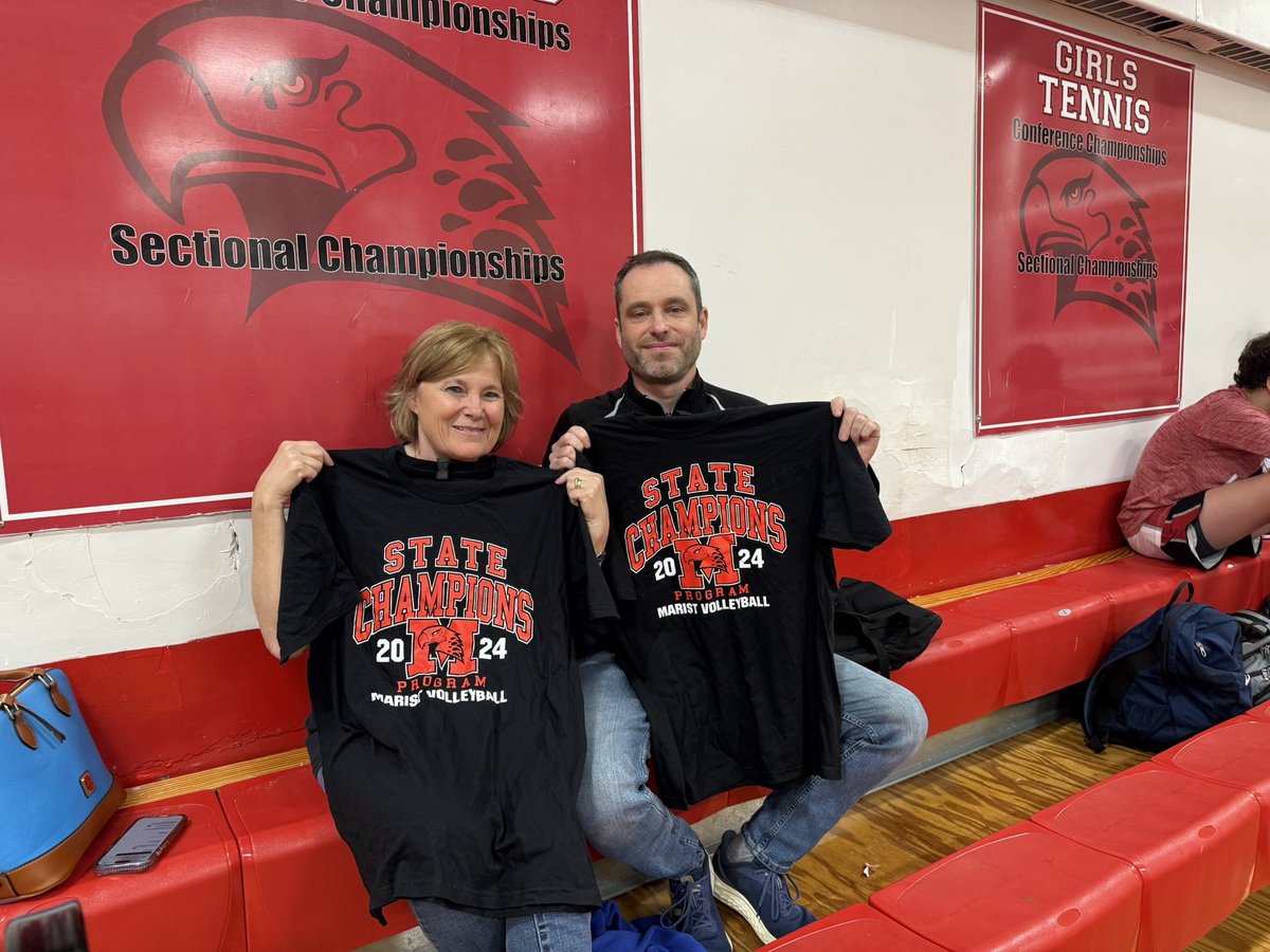 RedHawkVB's tweet image. #ProgramSweep over St. Pats ๐๐๐ฏ S/O Fans of the Night Mr. Ryan and Mrs. Gambla #ChampagnatDay