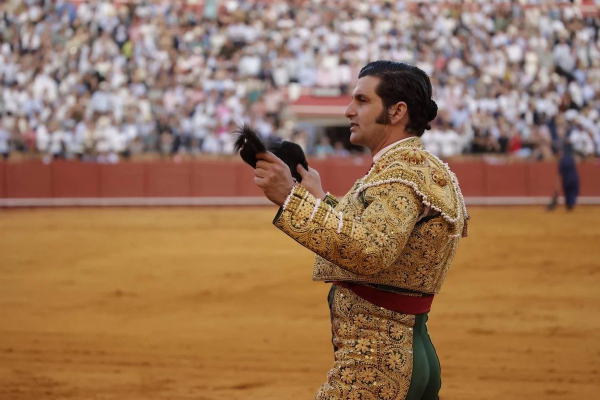 jcotrinap_40's tweet photo. Morante de la Puebla es mucho más que un torero:  Es el arte hecho carne, la inspiración vestida de luces. 

La Maestranza fué esta tarde un templo, y José Antonio Morante de la Puebla, su sumo sacerdote. 

El mejor de todos, un genio inmortal. https://t.co/ZN4YJQ35hG