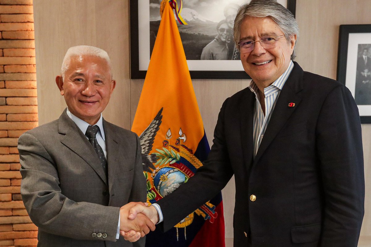 LassoGuillermo's tweet image. Hoy recibí al embajador de China en Ecuador, Chen Guoyou, quien pronto concluirá su misión diplomática.
Conmemoramos el primer año del Tratado de Libre Comercio, negociado y firmado con visión de Estado, que nos conecta con un mercado de 1.400 millones de consumidores.…