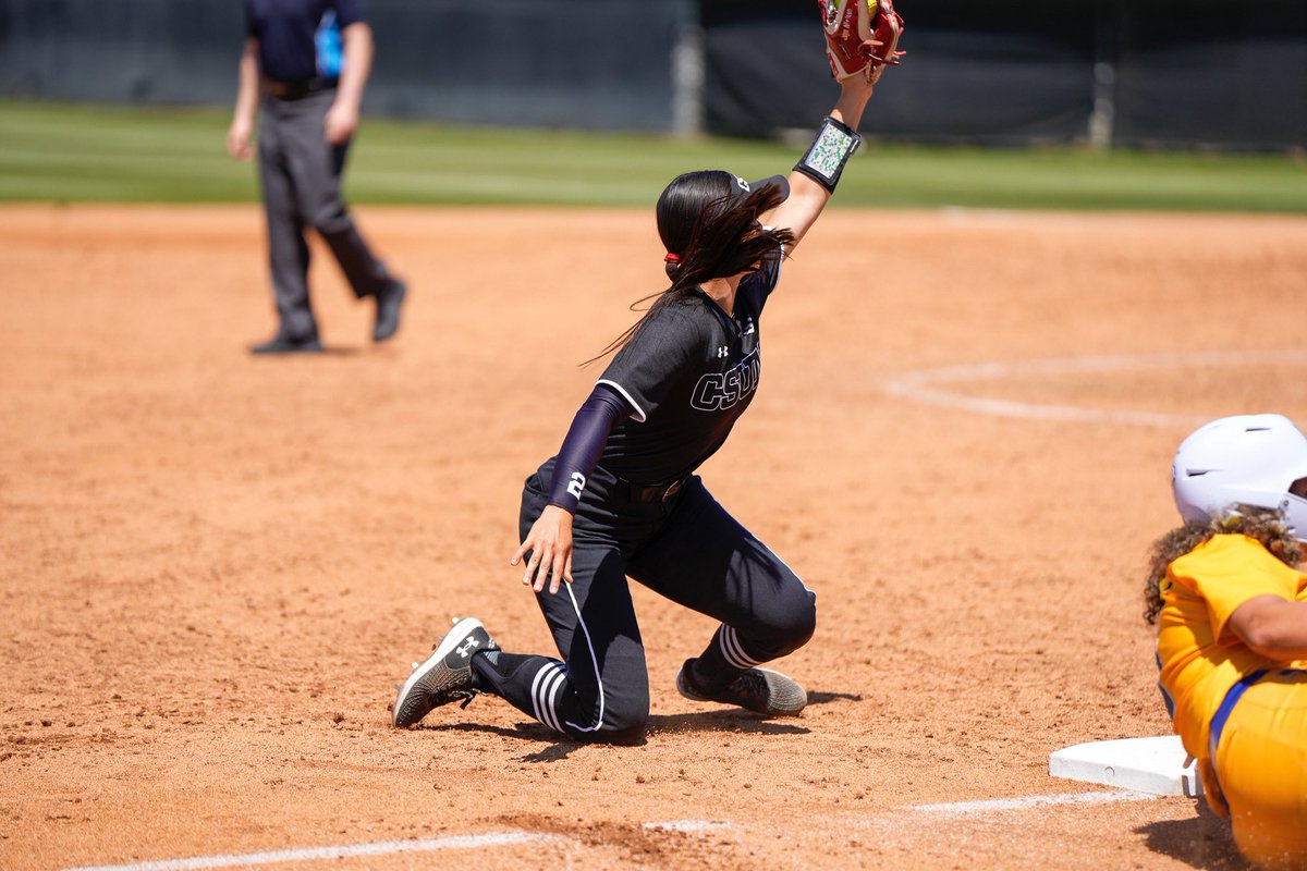 JNIEL8's tweet image. Happy #LeiDay 🌺 🤙🏾🥎 @jadynkiyoko3 @GoMatadors @CSUNSoftball #AAPI #Asian #PacificIslander #Month 🇬🇺 🇯🇵 🇵🇭 You Rep your #Nationalities 💯💯💯 @BigWestSports