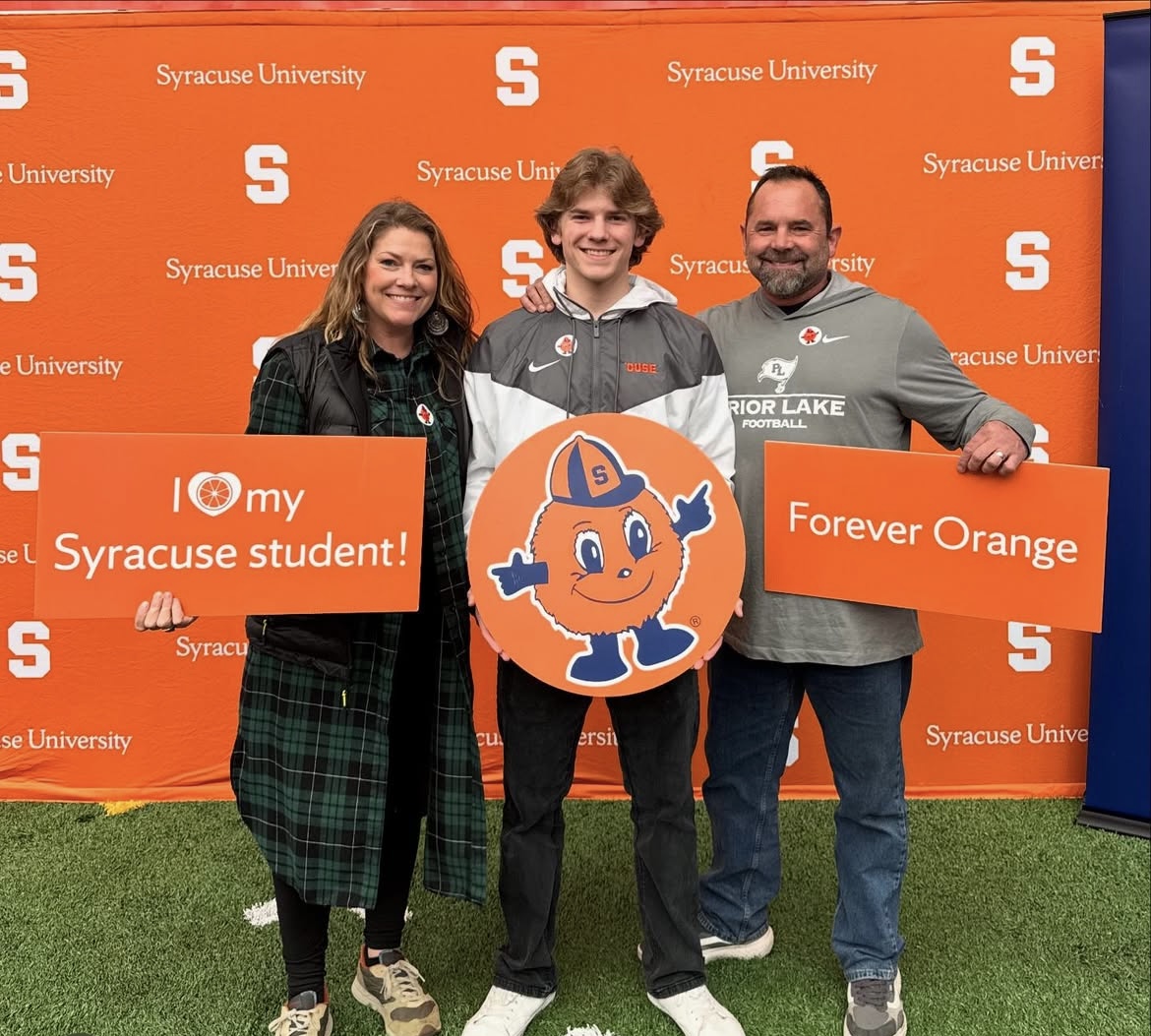 SyracuseU's tweet image. Congratulations and welcome to the Orange Family, #SyracuseBound students! 🍊 We can’t wait to meet you in the fall! 🧡💙 #DecisionDay