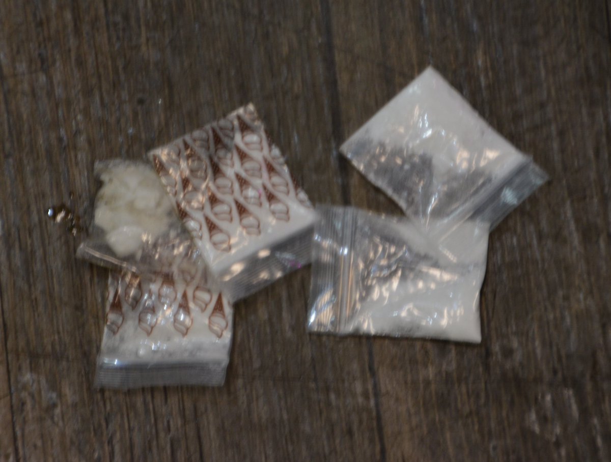 DEAROCKYMTNDiv's tweet photo. 📷 NEW IMAGES: From the underground nightclub in Colorado Springs.
🙄 tHeRe WeReN’t DrUgS aT tHe ClUb 🙄
#DEA RMFD Special Agents located drugs both inside and outside the building early Sunday morning.
🎯 “When cops hit the door, the drugs hit the floor.” - DEA SAC Jon Pullen https://t.co/1dZ4VH0acz