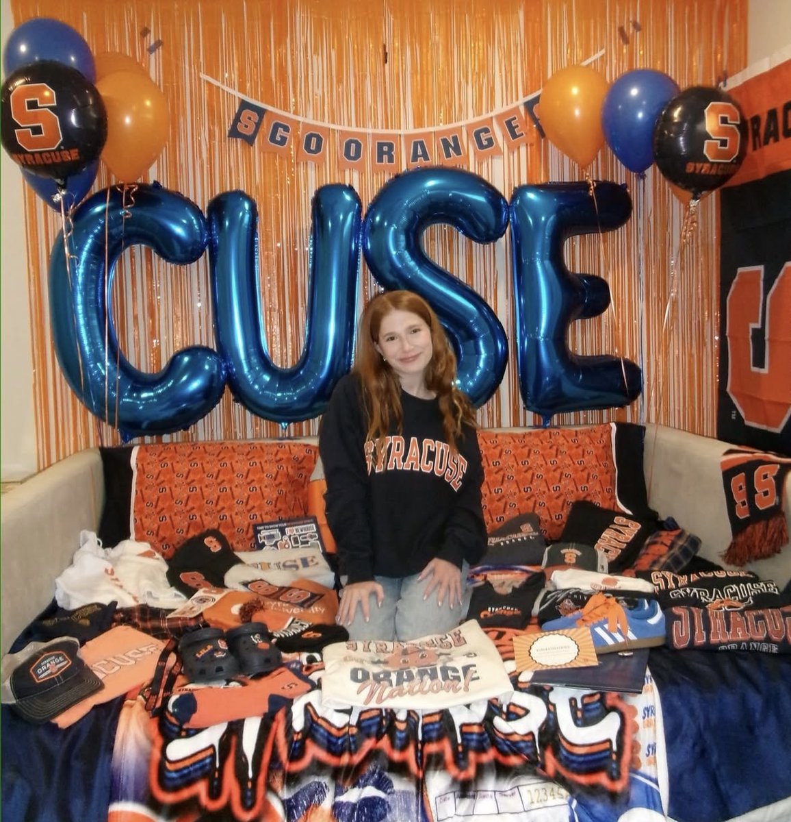 SyracuseU's tweet image. Congratulations and welcome to the Orange Family, #SyracuseBound students! 🍊 We can’t wait to meet you in the fall! 🧡💙 #DecisionDay