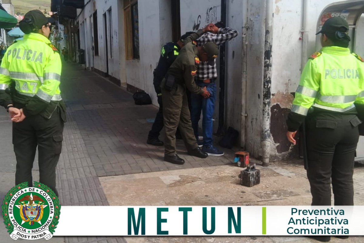 NotiTunja1's tweet photo. #PlanCentro |
Con acciones preventivas, anticipativas y comunitarias, @PoliciaMTunja avanza en la consolidación de la seguridad de los ciudadanos que arriban al centro histórico de la capital boyacense.
#TunjaSegura https://t.co/YbgE8EP1BT
