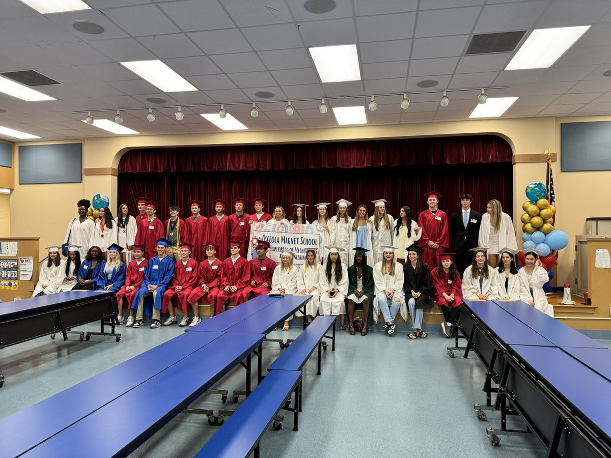 Senior Walk!!! Today our Osceola graduating seniors came back to walk our halls while our current Explorers cheered them on. They shared their favorite Osceola memories and inspired our 5th graders by sharing their college and career choices. Congrats Seniors!! @IRCSchools