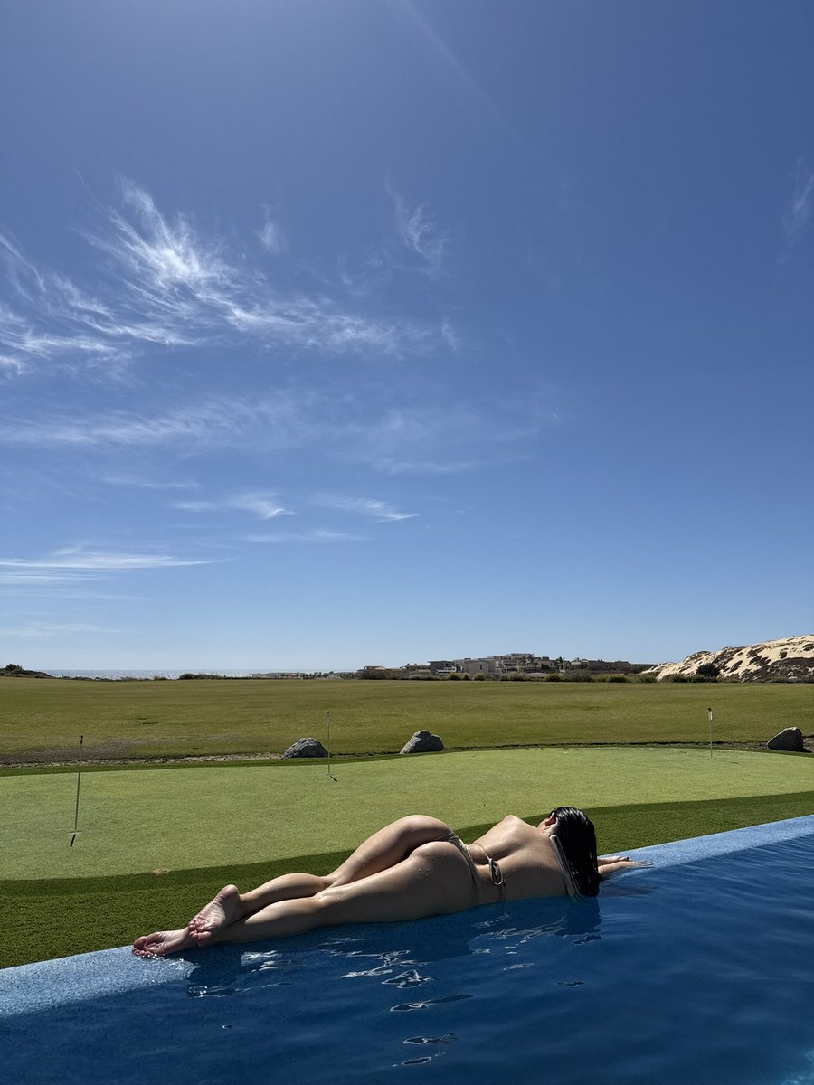 Soaking up the Cabo Sun 🍑
Say HI for a special DM 🌞