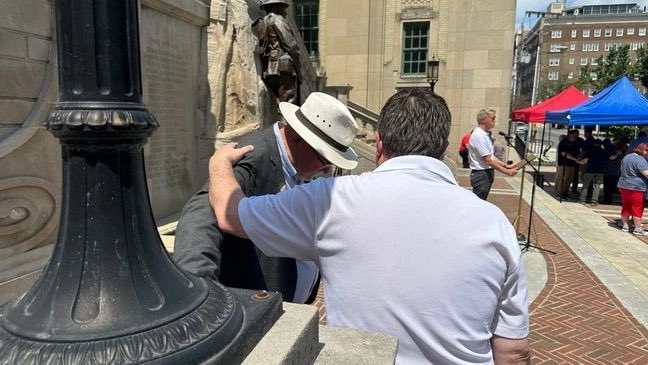 It was a pleasure to pray with area Pastor’s &amp; Lynchburg City Council on this #NationalDayofPrayer .

Thank you Mayor Taylor for the invitation to join you at Monument Terrace to sing on this very special day.