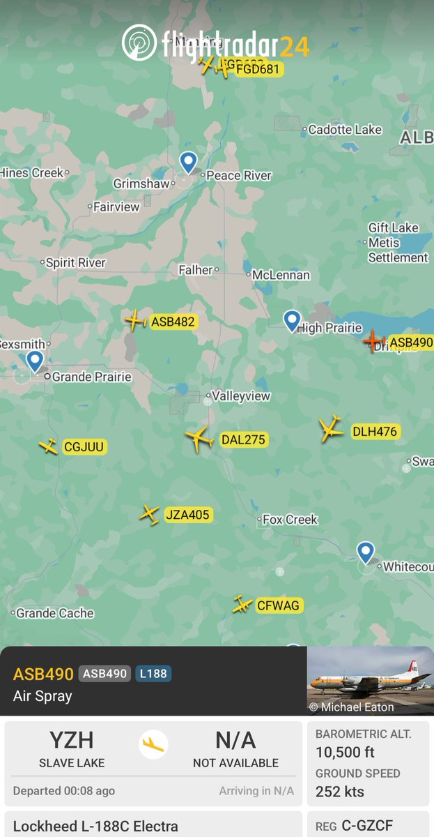 Kamscan's tweet photo. #bcws has called Alberta for a quick strike on these fires 2 electras their bird dog also enroute  #bcfires https://t.co/6EfFeqCstO