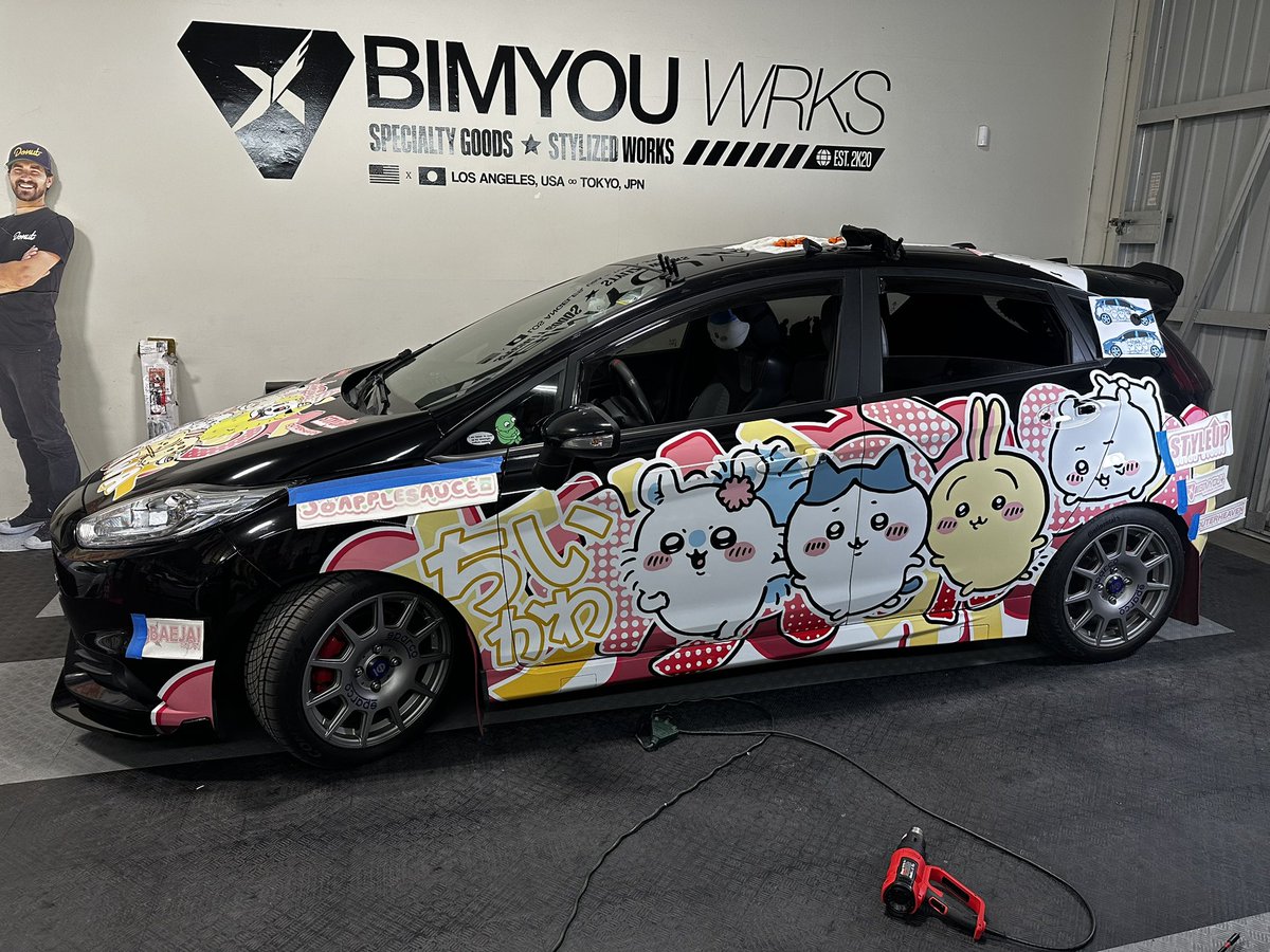 cutest wrap i’ve ever done 😌✨

#chiikawa itasha <a href="/BimyouWorkshop/">Bimyou Workshop</a> hq !