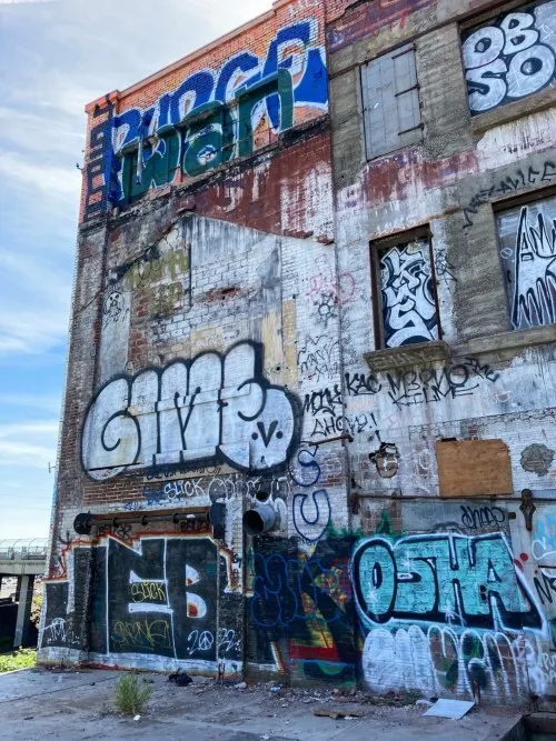 WhoseAwake's tweet photo. @AntiWokeMemes Does this building? https://t.co/5a1OkSckUr