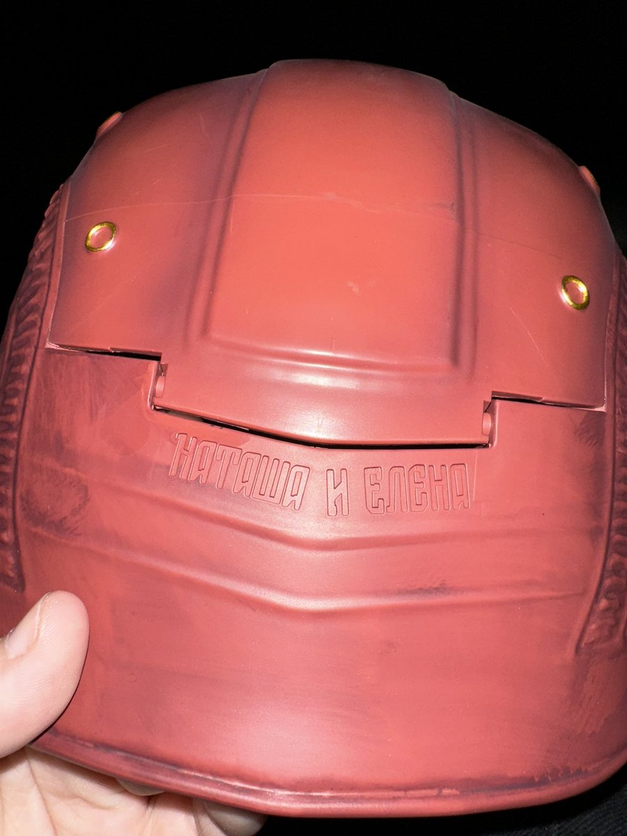 AlexMcElwee15's tweet image. THE RED GUARDIAN HELMET HAS NATASHA AND YELENA ENGRAVED ON THE BACK IM NOT OKAY #thunderbolts 
#marvel #redguardian