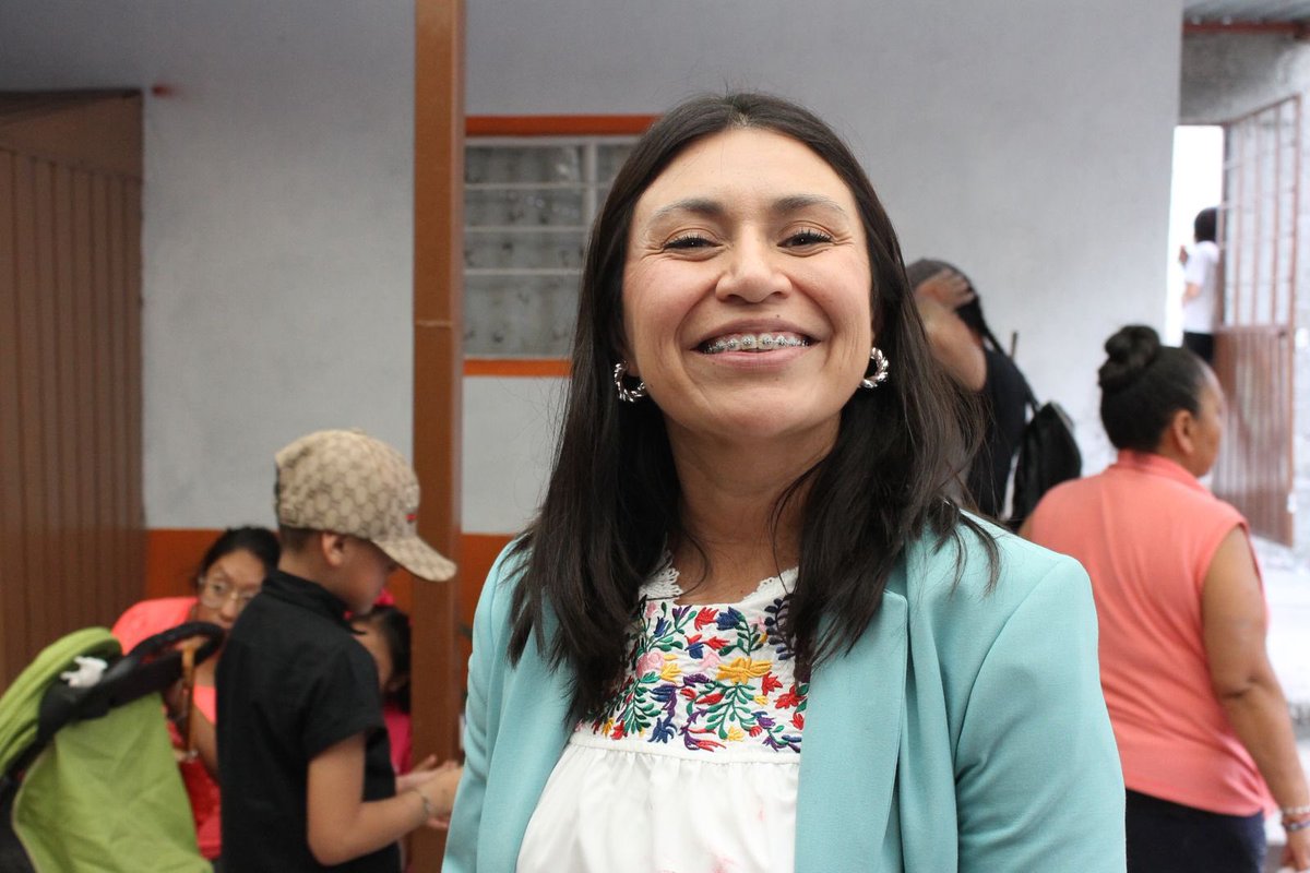 Ayer estuvimos celebrando a las niñas y niños de #Ecatepec. Gracias por las risas y la diversión 🎉, compartir con ustedes fue increíble. 

¡Por un momento volví a ser niña otra vez ! 💜🫶

¡Les mando un abrazo! 🤗