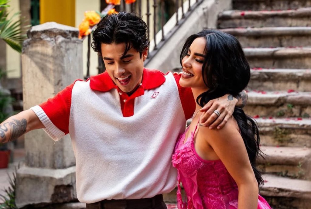 KLReports's tweet image. KIM LOAIZA X MARIO BAUTISTA 
MAMA OUT NOW
KL X MB HOY