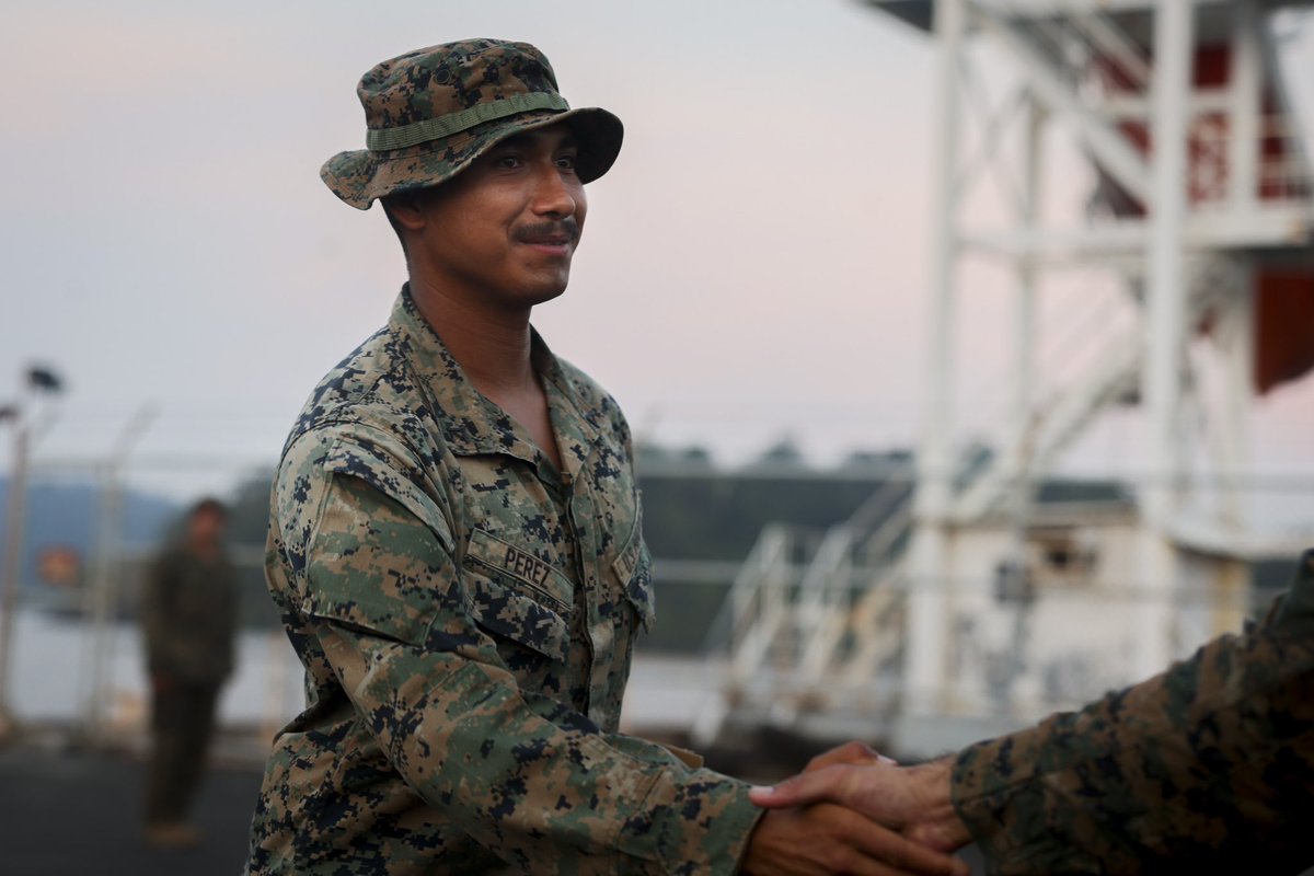 3d_Marine_Div's tweet image. Our Marine receives his promotion during Exercise Balikatan 25 near Subic Bay, Philippines. This promotion highlights growing leadership potential, technical proficiency, and a commitment to the Marine Corps' values.   (@USMC 📸 by Cpl. Iyer P. Ramakrishna)