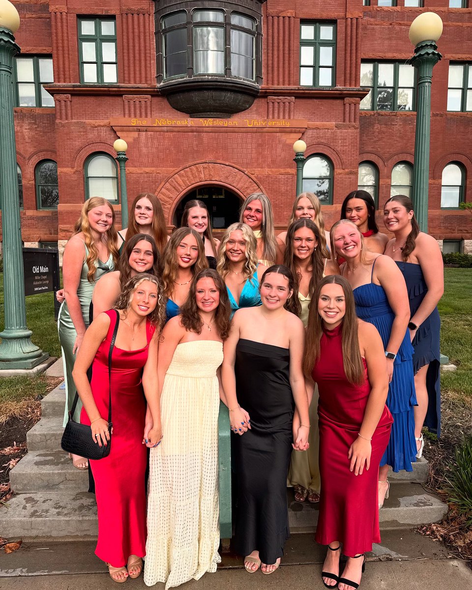 Had such a fun night celebrating all our athletes and @nwuathletics! 🐺💛 #pwolfnation #wespys #collegeathlete 

Huge congrats to Addie Thomas for winning Female Athlete of the Year, and Senior All Wesleyan Team. And to Kobie Patten for Junior All Wesleyan Team!!