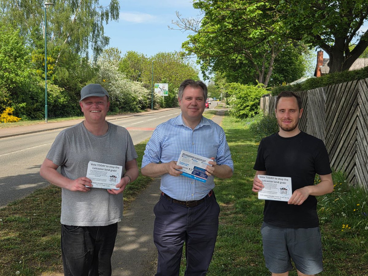 Melton_Syston's tweet photo. Thank you @Rupert_Matthews &amp; Ed Argar MP for joining our incredibly hard working candidates, James Poland (Syston Fosse) &amp; Simon Bradshaw (Syston Ridgeway) #walking2win on polling day…👍☀️ https://t.co/2CWOvSJplt