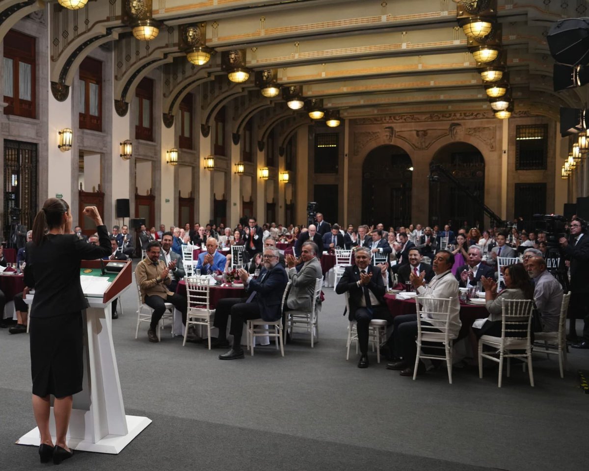 José Luis Rodríguez Díaz de León (@luis_diazdeleon) on Twitter photo Hoy acompañamos a la Presidenta <a href="/Claudiashein/">Claudia Sheinbaum Pardo</a> en la Conmemoración del 1° de Mayo, Día del Trabajo, una fecha que honra las luchas históricas de las y los trabajadores de México y del mundo.
Desde el <a href="/TFCA_mx/">Tribunal Federal de Conciliación y Arbitraje</a> trabajamos para consolidar una #JusticiaLaboral que garantice el acceso Hoy acompañamos a la Presidenta <a href="/Claudiashein/">Claudia Sheinbaum Pardo</a> en la Conmemoración del 1° de Mayo, Día del Trabajo, una fecha que honra las luchas históricas de las y los trabajadores de México y del mundo.
Desde el <a href="/TFCA_mx/">Tribunal Federal de Conciliación y Arbitraje</a> trabajamos para consolidar una #JusticiaLaboral que garantice el acceso