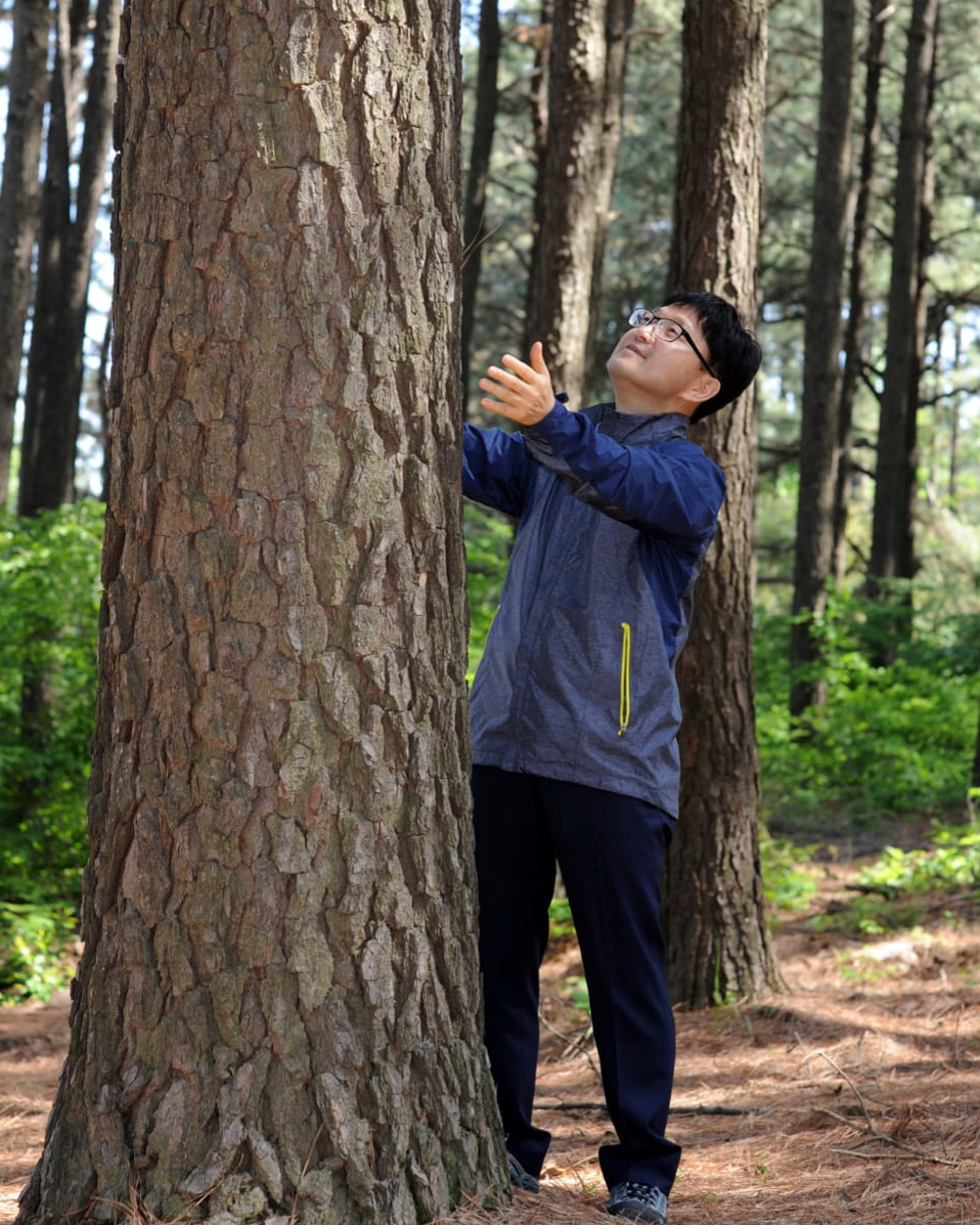 As global understanding of nature's therapeutic benefits continues to grow, PaRx Director Dr. <a href="/Melissa_Lem/">Dr. Melissa Lem</a> sits down with Dr. Won Sop Shin, a leader in the field of forest therapy and former Minister of the Korea Forest Service.

Read more: parkprescriptions.ca/blogposts/parx…