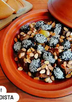 <a href="/walled_mohamad/">وليد بن عبدالرحمن</a> عندنا شبيهه بالمملكة المغربية، طجين اللحم بالمشمش والخوخ الأسود المجففين.. حلو مالح..