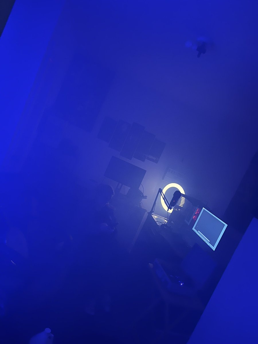 unicus_fr's tweet image. I bought a fog machine.
Not sure if I’m making a music video or summoning a ghost.
#FogMachine #RandomProjects