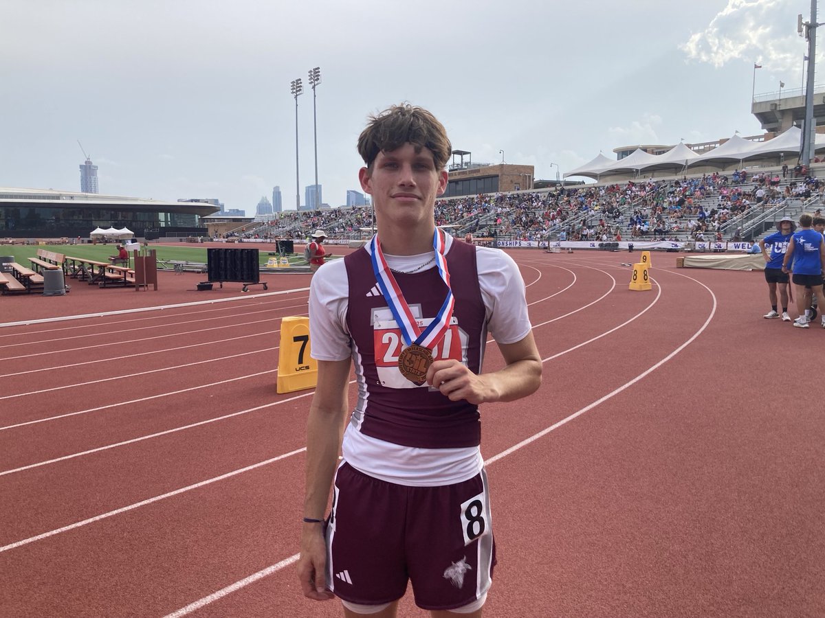 Hallettsville’s Caden Willis silver in 3A 110 hurdles.