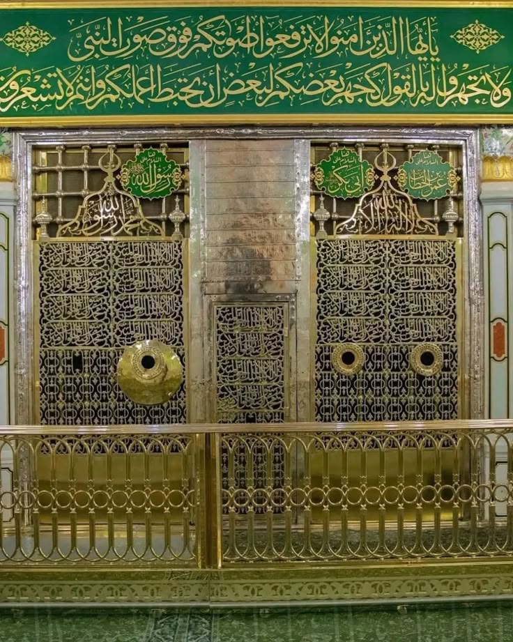 اللهم في يوم الجمعة .. أحب الأيام إليك .. نسألك ببركة الصلاة على حبيبك مُحمد ونسألك أن تفرّج همومنا وتُذهِب الحزن عن قلوبنا وتُنزل علينا من السعادة والبشائر ما يفوق أمنياتنا وتُجيب الخير من دعواتنا وأن يُدرِكنا لُطفك ويشملنا عفوك وتحاوطنا ببركتك اليوم وكل يوم  يا ربّ .