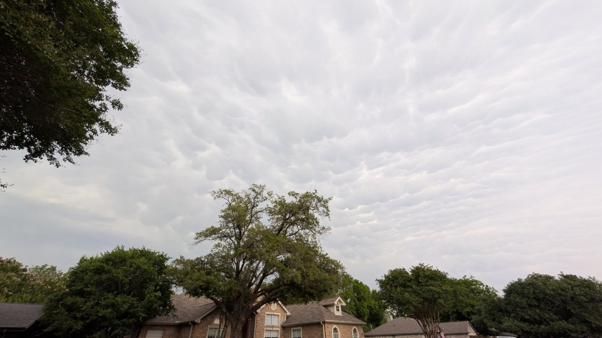 jalex_ander's tweet photo. Some really nice Mammatus clouds here in Round Rock, TX. @ChikageWeather https://t.co/XB2ePtxP4L