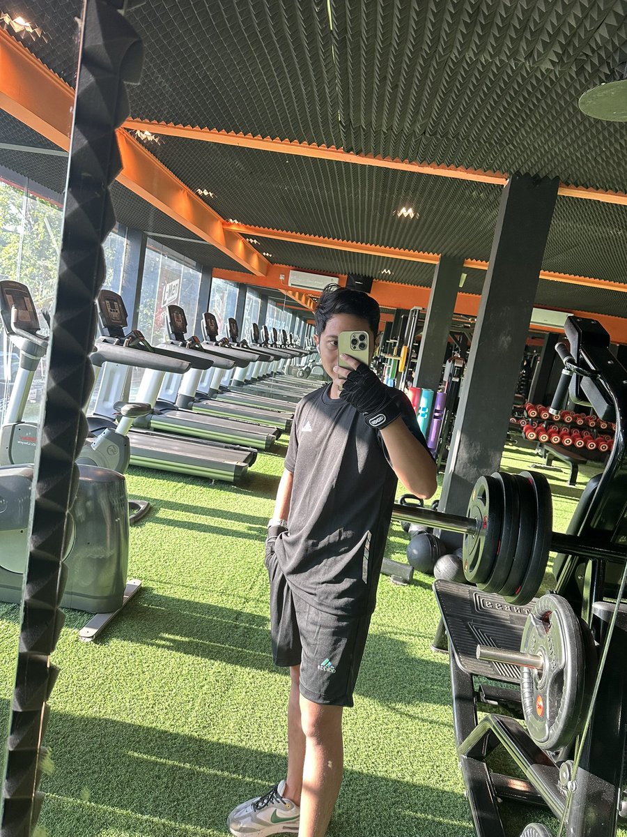 2 bulanan udah turun 7kg. Skrg udh stuck di 59kg. Katanya jgn diturunin lagi, segini udh pas biar masih empuk dan enak di uyel uyel🙄 yaudah naikin massa otot aja lah ya 😒