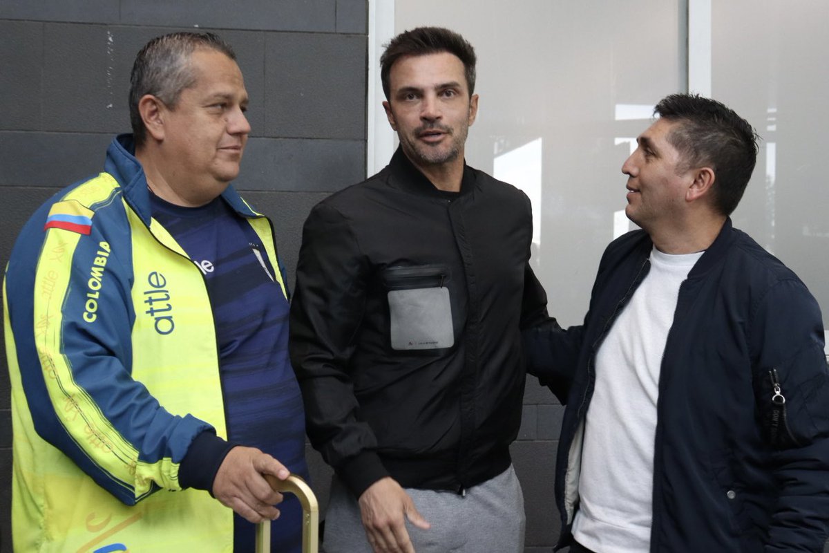 Fecolfutsalon's tweet photo. 🇨🇴 ¡Bem-vindo Falcao!

Nos preparamos para vivir tres partidos de lujo en fútbol de salón.

🇧🇷 Falcao 🆚 Pinilla 🇨🇴 https://t.co/dssRTivnzc