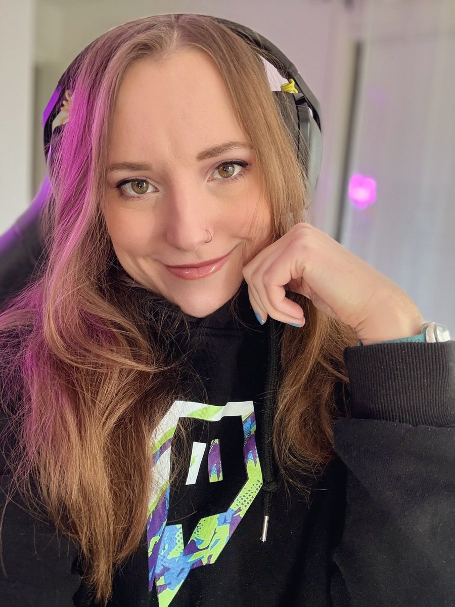 Morning! I’m live with a 12 hour celebrating being a full time streamer for 9 whole years today 🥹 how crazy is that?!
Doing a giveaway every hour on the hour for the first 9 hours of stream!

💜 Twitch / MopGarden