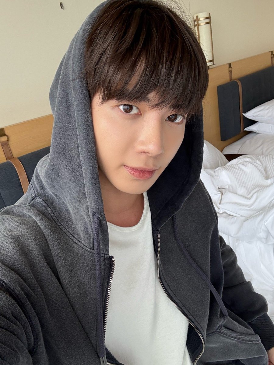 [250502] weverse dm 🐿️🐱💬

🐿️🐱✨ the comeback is in 4 hours!! ✨