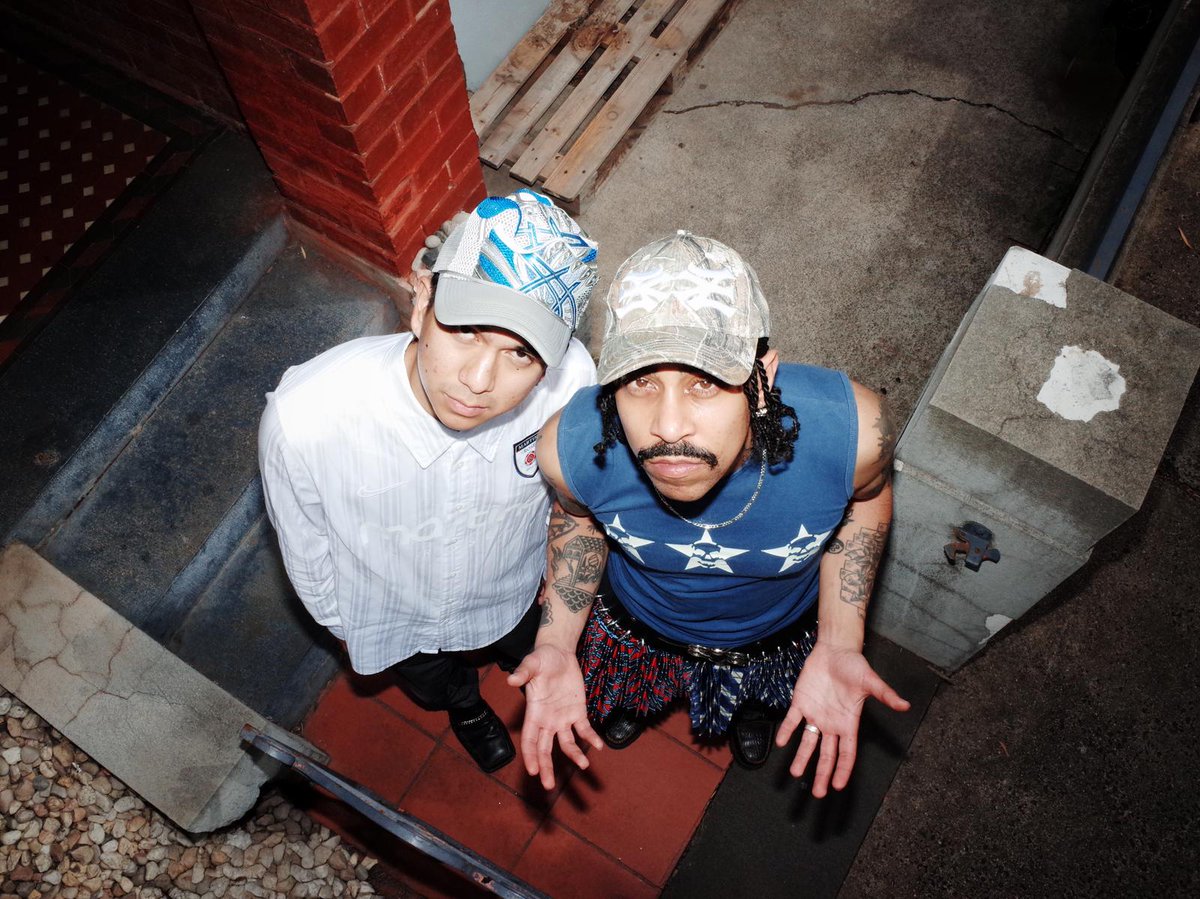 kuyaneil_'s tweet image. @_teether + @kuyaneil_  &apos;YEARN IV&apos; is out today via @ChapterMusic 💝 teetherkuyaneil.bandcamp.com/album/yearn-iv