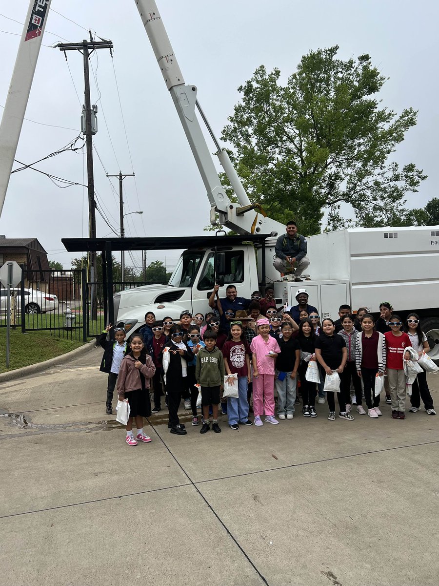 Today’s Career Day was a huge success! Our students were inspired by an incredible variety of professionals who shared their journeys, challenges, and passion. Thank you to all our guests for helping our students dream big and explore new possibilities! #CareerDay #FutureLeaders