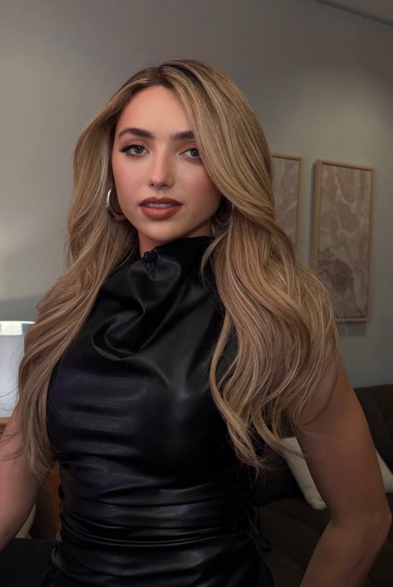 JonnyLeTran5's tweet image. Blessing your timeline with Peyton List 😍 #PeytonList #Jessie #CobraKai #Bunkd #SchoolSpirits #DiaryofaWimpyKid #TheInheritance #TheThinning #HubieHalloween #LightasaFeather #TheOutcasts #GothicSprings #BatmanHush #ThenCameYou #PaperSpiders #ValleyGirl #beautiful