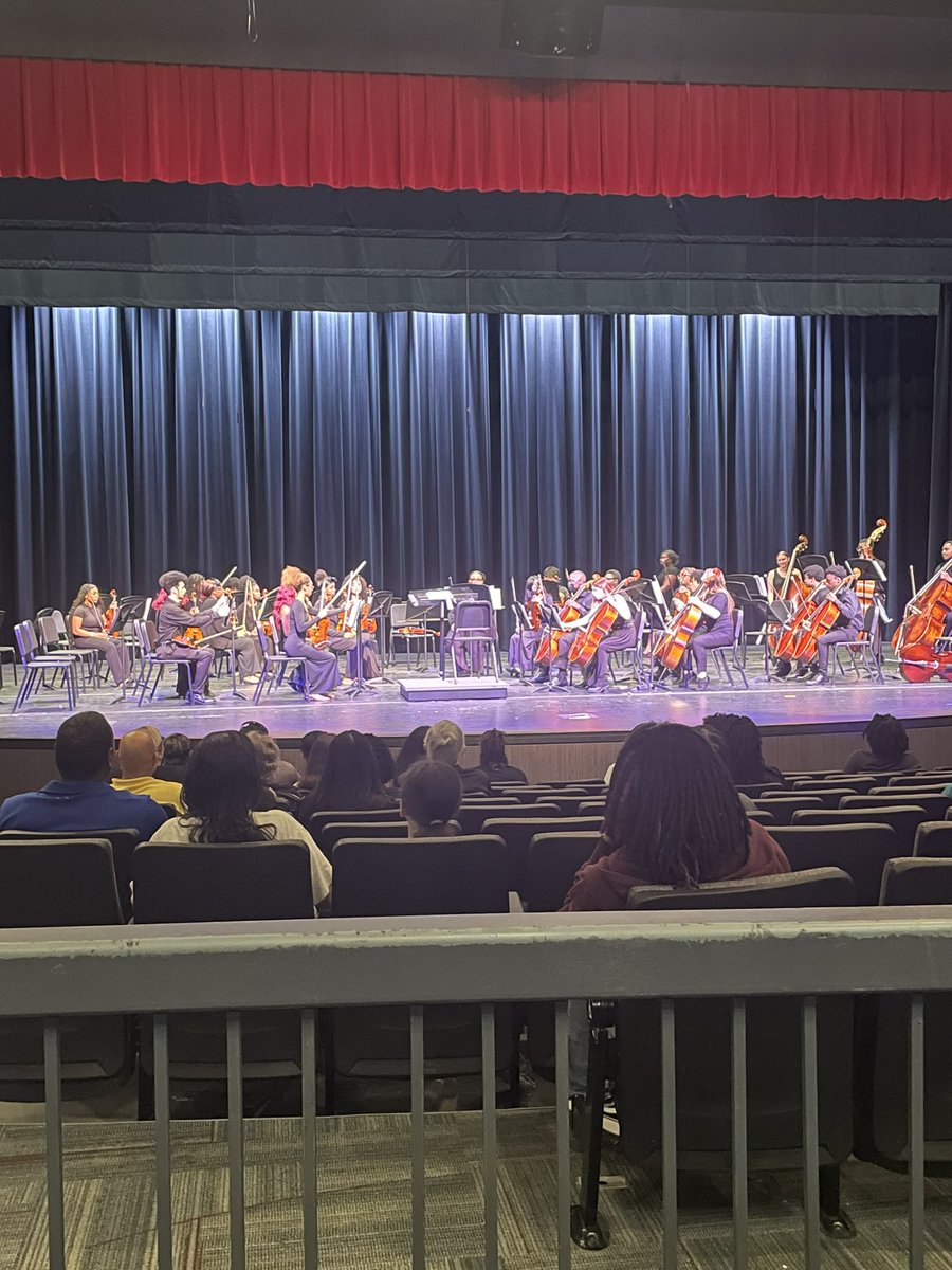 ShamarliJohnson's tweet photo. The Westwood high school orchestra and guitar concert was Phenomenal. We are proud of our @redhawksc Scholars and Talented musicians.@CounselorsatWHS https://t.co/KUywQcl9rS