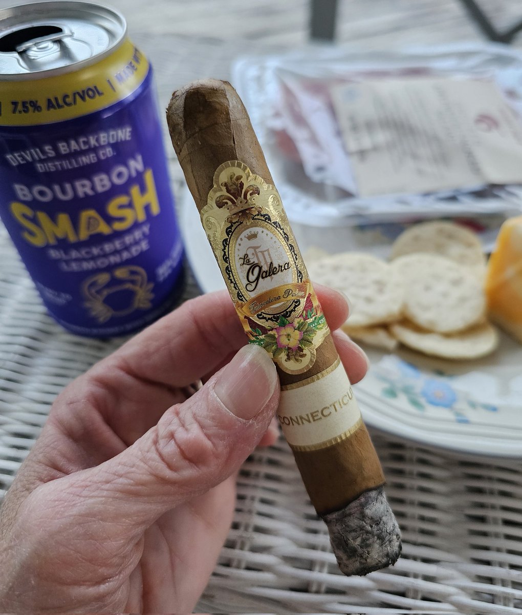 It's been 'a week'. So sloppy charcootchie on the porch, a locally made blackberry lemonade with bourbon, and an easy La Galera Connecticut, it tis. Still almost 80 here at 8pm. I'll take it. Cheers!