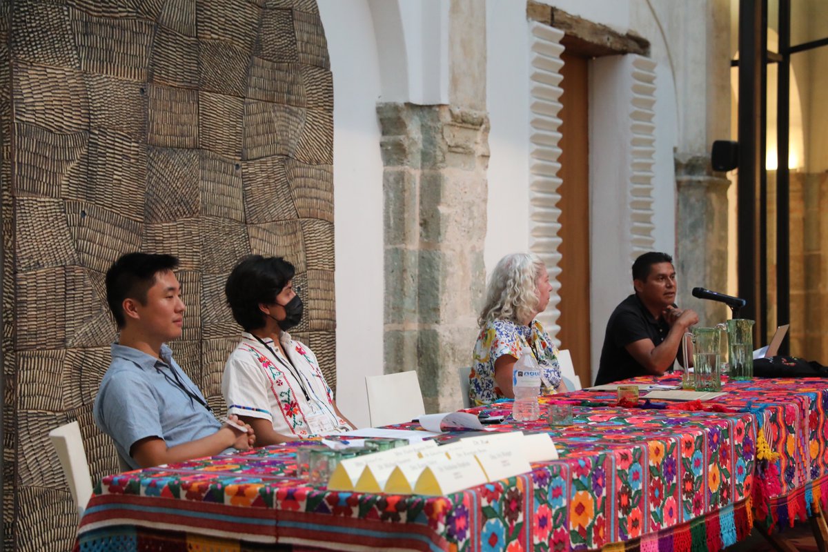 BibliotecaJdeC's tweet photo. Actividades en las mesas vespertinas de este primer día del Congreso de Lenguas Otomangues y Vecinas, COLOV, en su décima edición, que se lleva a cabo del 1 al 4 de mayo de 2025.
#COLOVX #COLOV #BIJC #UNAM #FAHHO #lingüística #otomangues #Josserand #lenguasotomangues https://t.co/RNr4Hr8Bec